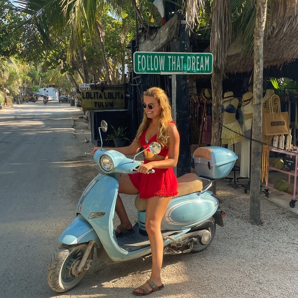 Free People On Holiday Set - Picture 2 of 4